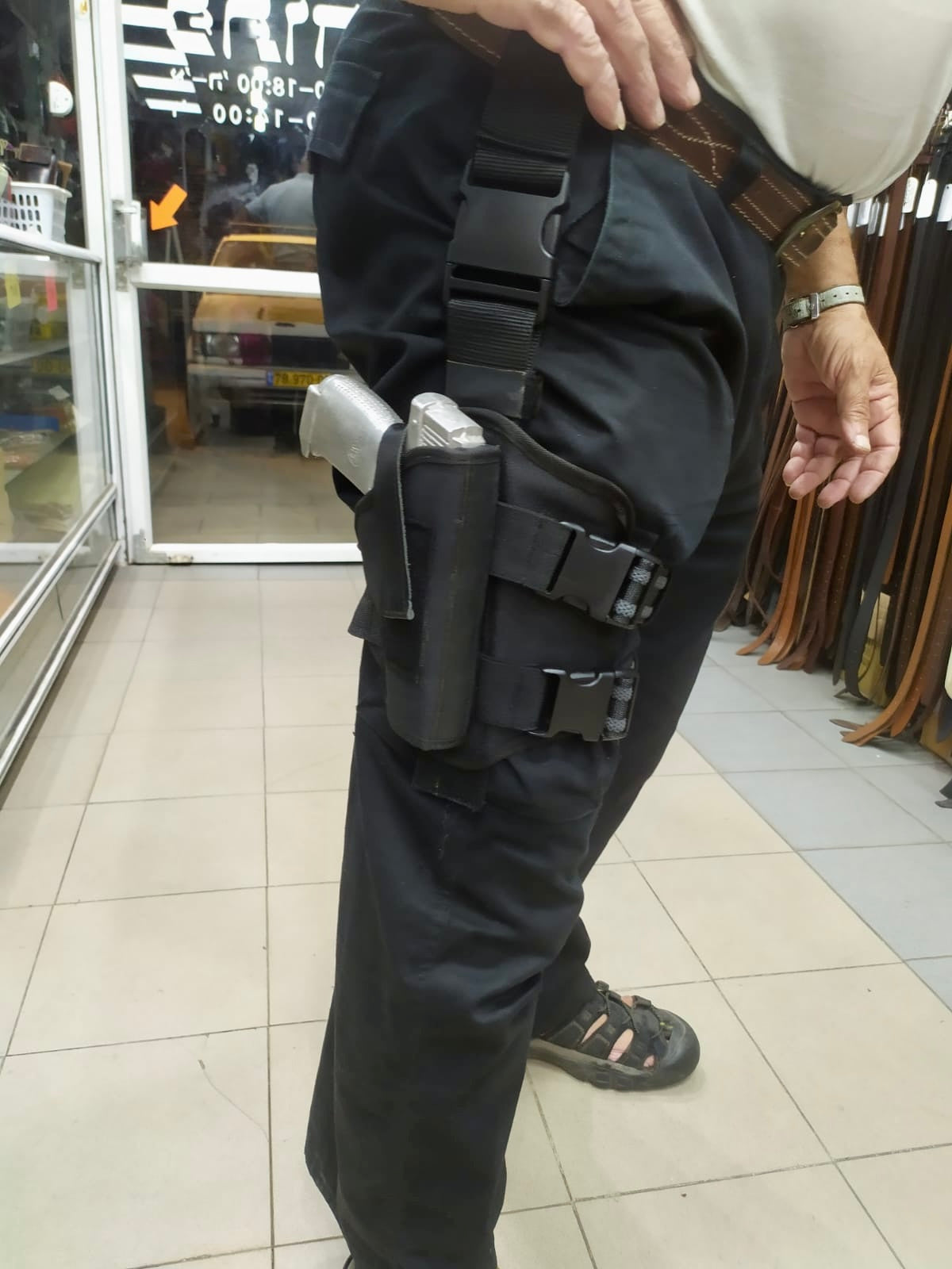 נרתיק אקדח לירך אוניברסלי